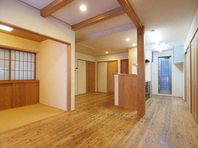 泉ガ丘戸建の居間・リビング