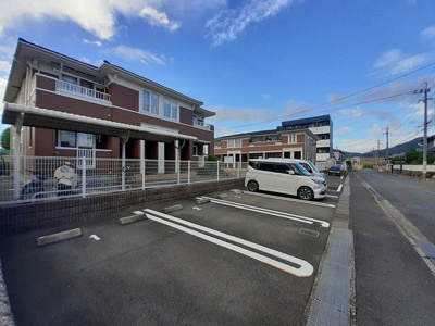 【駐車場】 | フォルテ二島Ａ | 車をお持ちの方に嬉しい駐車場付きの物件です