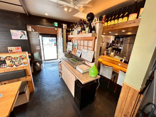 西尾市道光寺町堰板　貸店舗の内装