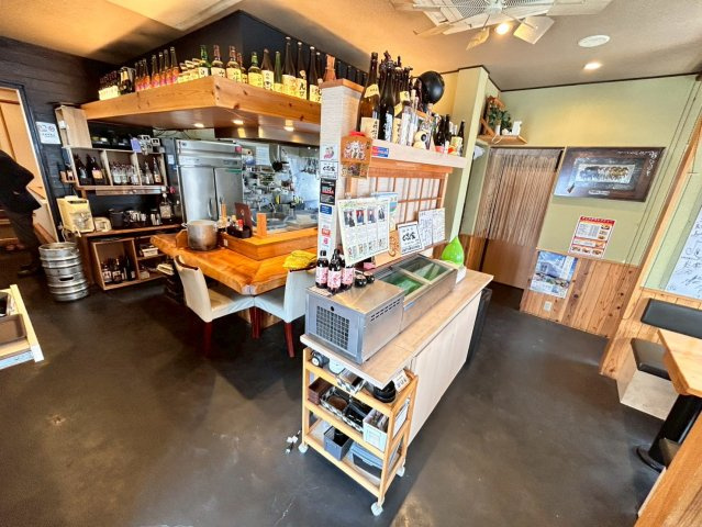 西尾市道光寺町堰板　貸店舗の内装