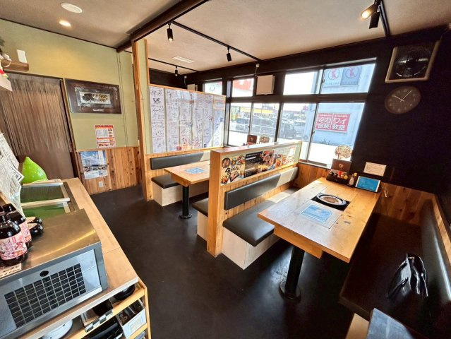 西尾市道光寺町堰板　貸店舗の内装