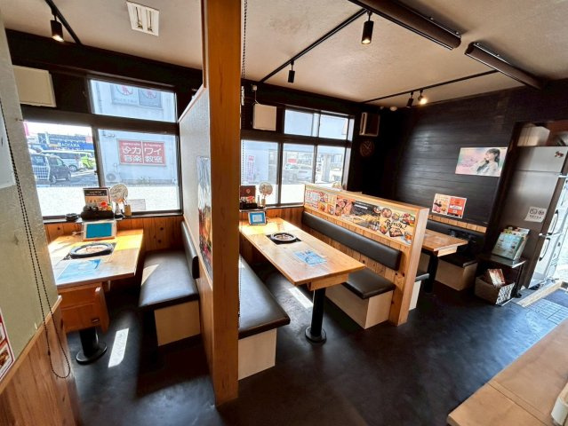 西尾市道光寺町堰板　貸店舗の内装