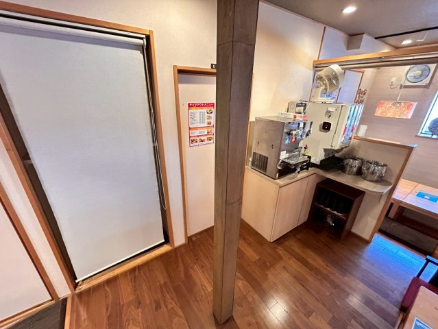 西尾市道光寺町堰板　貸店舗の内装