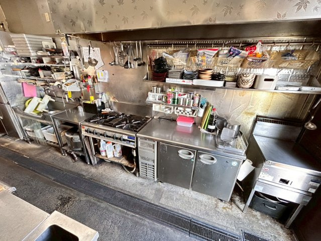 西尾市道光寺町堰板　貸店舗の内装