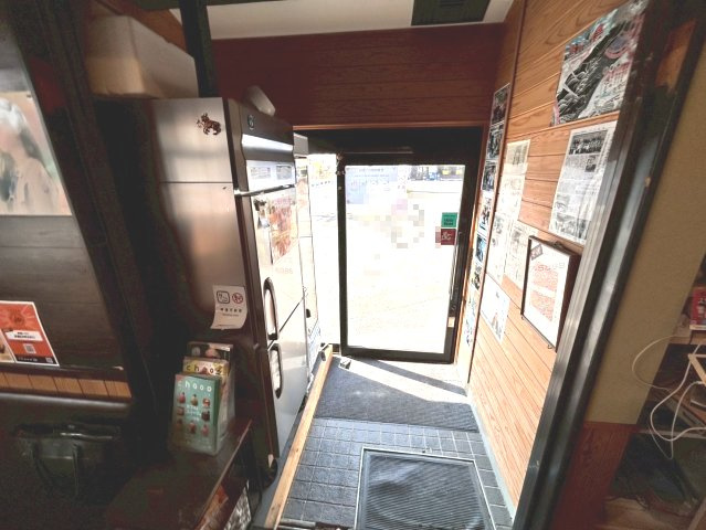 西尾市道光寺町堰板　貸店舗の内装