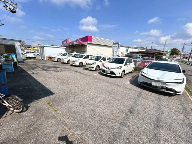 西尾市道光寺町堰板　貸店舗の駐車場