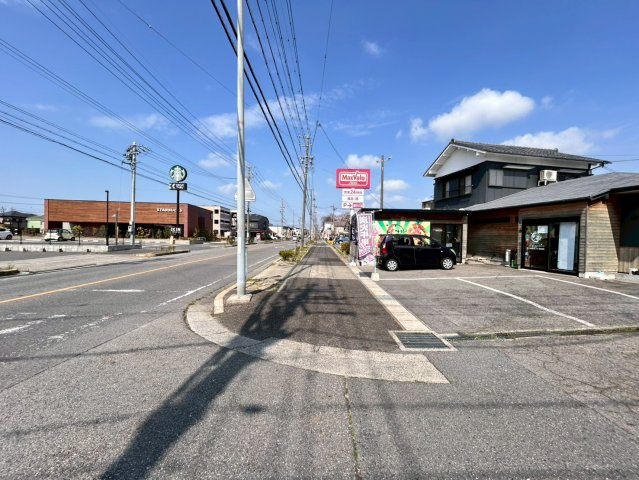 西尾市道光寺町堰板　貸店舗の駐車場