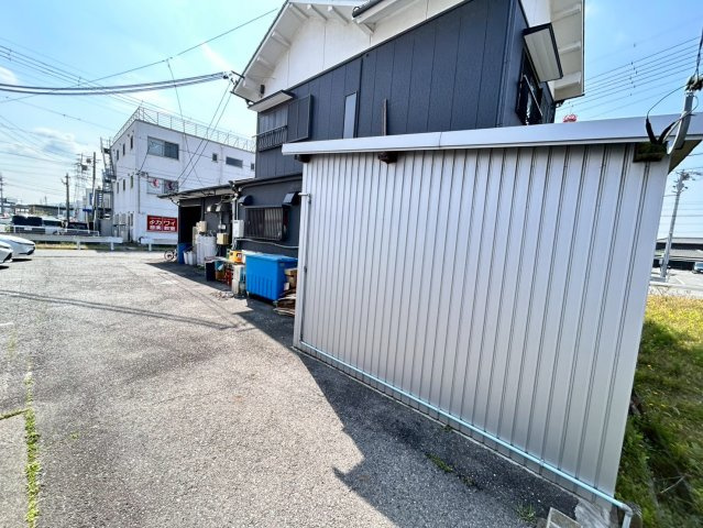 西尾市道光寺町堰板　貸店舗の外観