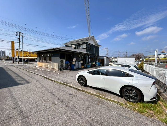 西尾市道光寺町堰板　貸店舗の外観