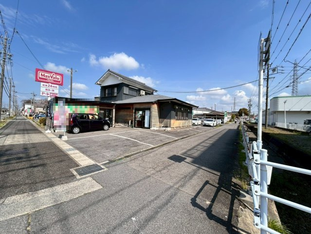 西尾市道光寺町堰板　貸店舗の外観