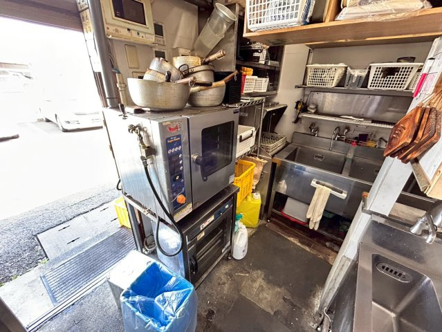 西尾市道光寺町堰板　貸店舗の内装