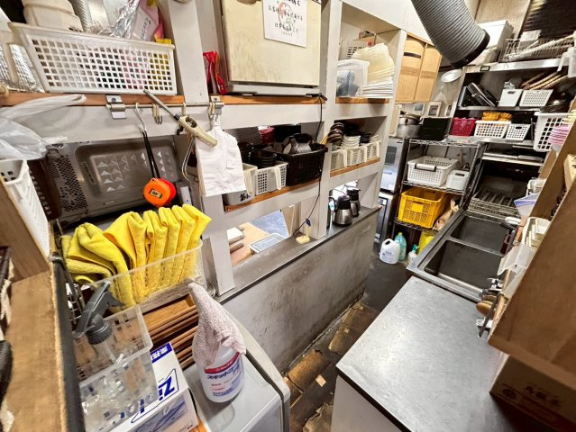 西尾市道光寺町堰板　貸店舗の内装