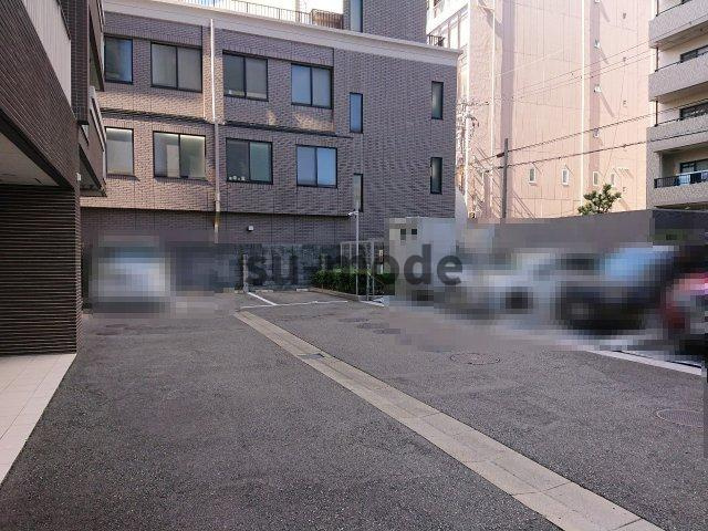 ロジュマン高槻の駐車場