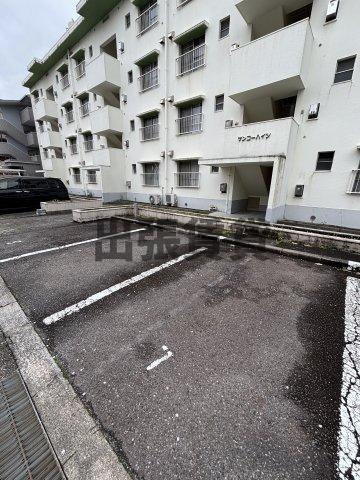 仲介手数料0円！サンコーハイツの駐車場