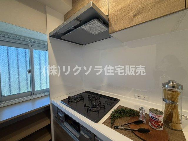 労住まきのハイツ1号棟のキッチン|ビルトイン3口コンロ
■物件内覧・資金計画相談・住宅ローン相談、リフォーム相談、お問合せ受付中■
※当日・翌日のご内覧、ご相談はお電話でのお問合せがスムーズです！