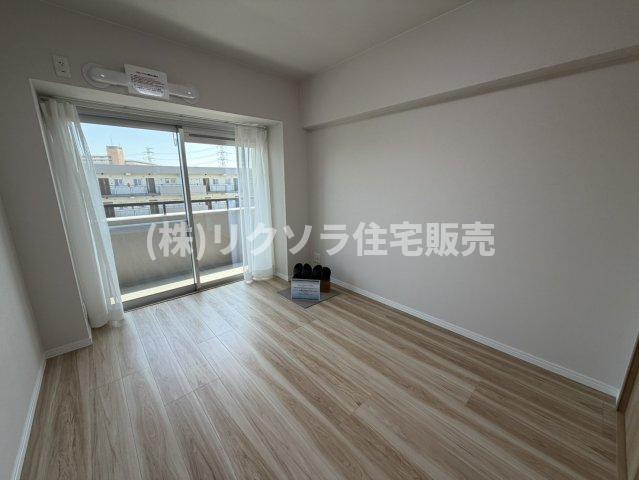 労住まきのハイツ1号棟の寝室|洋室5.4帖
■物件内覧・資金計画相談・住宅ローン相談、リフォーム相談、お問合せ受付中■
※当日・翌日のご内覧、ご相談はお電話でのお問合せがスムーズです！