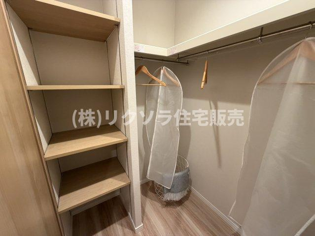 労住まきのハイツ1号棟の収納|ウォークインクローゼット
■物件内覧・資金計画相談・住宅ローン相談、リフォーム相談、お問合せ受付中■
※当日・翌日のご内覧、ご相談はお電話でのお問合せがスムーズです！