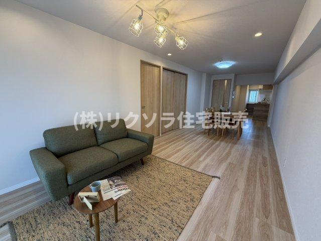労住まきのハイツ1号棟の居間・リビング|LDK17.6帖
■物件内覧・資金計画相談・住宅ローン相談、リフォーム相談、お問合せ受付中■
※当日・翌日のご内覧、ご相談はお電話でのお問合せがスムーズです！