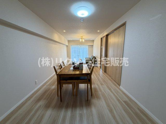 労住まきのハイツ1号棟の居間・リビング|LDK17.6帖
■物件内覧・資金計画相談・住宅ローン相談、リフォーム相談、お問合せ受付中■
※当日・翌日のご内覧、ご相談はお電話でのお問合せがスムーズです！