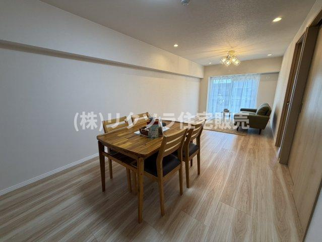労住まきのハイツ1号棟のダイニング|LDK17.6帖
■物件内覧・資金計画相談・住宅ローン相談、リフォーム相談、お問合せ受付中■
※当日・翌日のご内覧、ご相談はお電話でのお問合せがスムーズです！