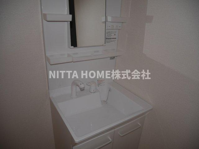 福知山市前田新町のアパートの洗面所|シャワー付きの洗面台朝の準備も楽々です★