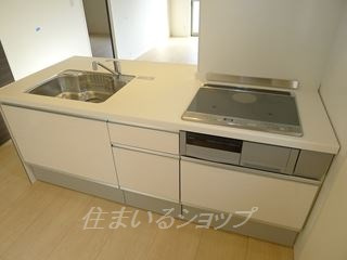 広島市安佐北区亀山２丁目のアパートのキッチン|３口コンロ付きシステムキッチン