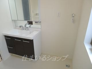 広島市安佐北区亀山２丁目のアパートの洗面所|三面鏡付きシャンプードレッサー