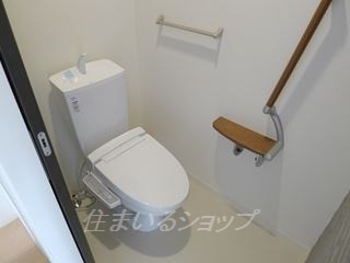 広島市安佐北区亀山２丁目のアパートのトイレ|シャワートイレ・手すりあり
