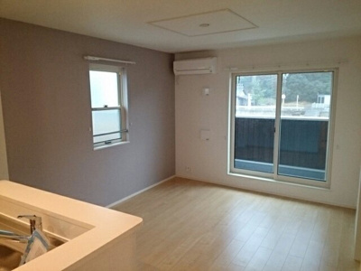 【居間・リビング】 | エトワールアソカＡ | こちらのリビングで趣味の時間をお楽しみください