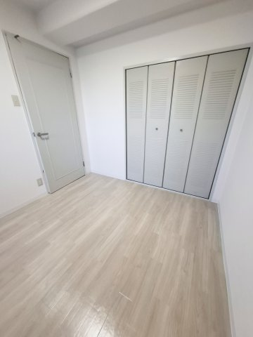 レフィナードの洋室