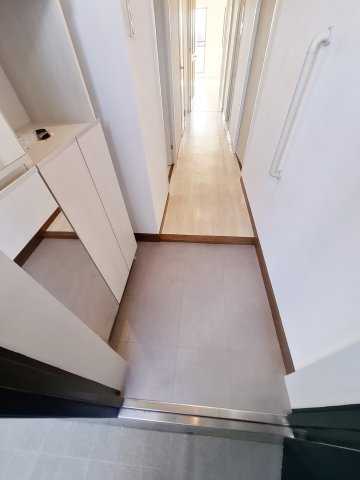 レフィナードの玄関