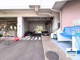 ペット可！3階・南向・4LDK！三井東別院ハイツの駐輪場|屋内式駐輪場は、天候の影響を受けにくくなっています。