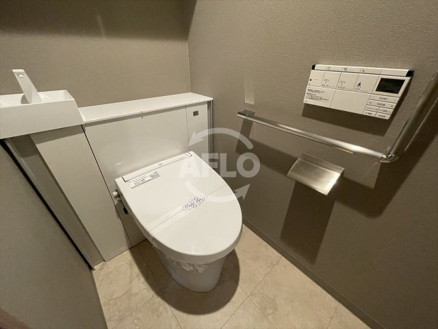 プレサンスレジェンド堺筋本町タワーのトイレ|プレサンスレジェンド堺筋本町タワー　温水洗浄便座