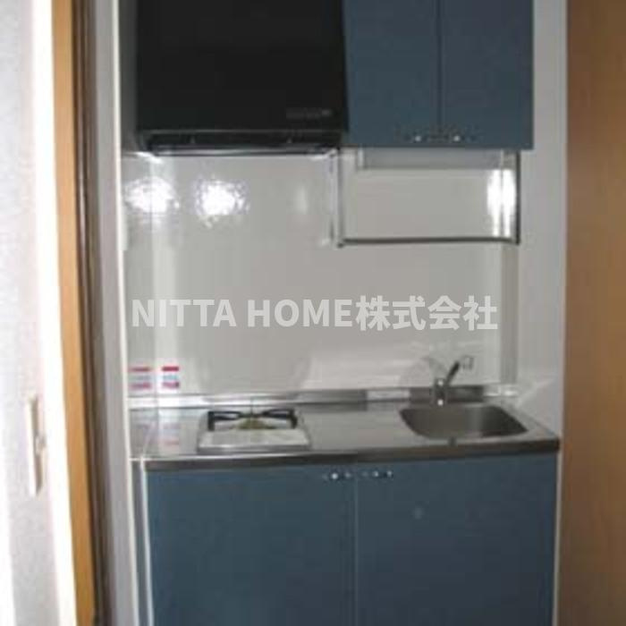 福知山市駅南町２丁目のアパートのキッチン|上下に収納がついているキッチンです★