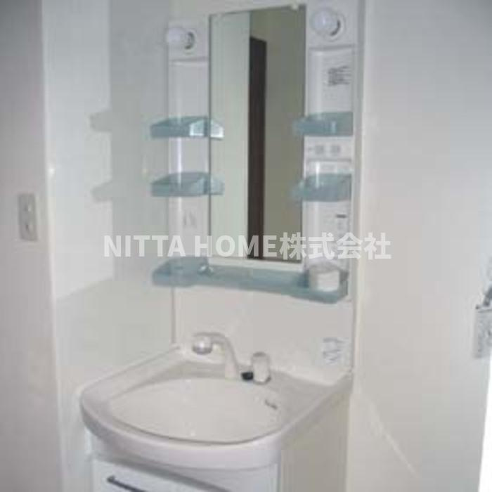福知山市駅南町２丁目のアパートの洗面所|独立した洗髪洗面化粧台がついています＊