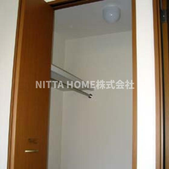 福知山市駅南町２丁目のアパートの収納|室内にはウォークインクローゼットがついています◇