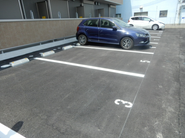 ブライト　ステージの駐車場