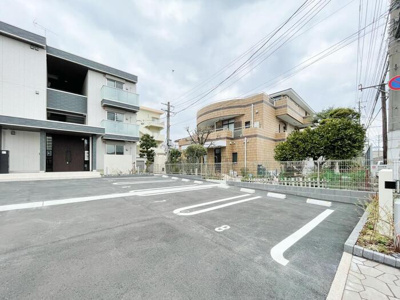 【駐車場】 | ウィステリアⅢ | 駐車場