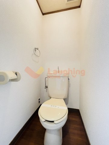 オーシャン本町のトイレ|落ち着いた色調のトイレです