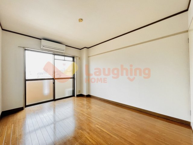 オーシャン本町の内装|明るい室内です