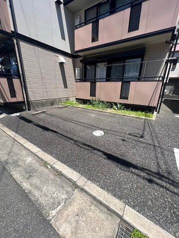 ノーブル・トモの駐車場|駐車場があります