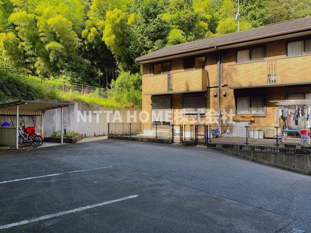 フリートコートの駐車場|駐車場は２台無料◎