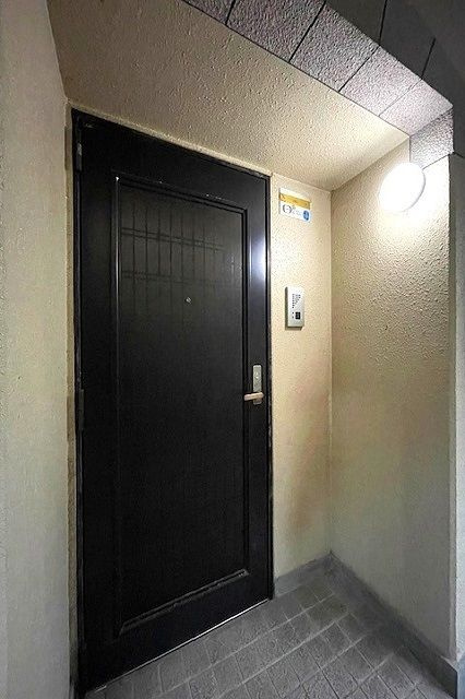 サバーブ寺塚ヒルズの玄関