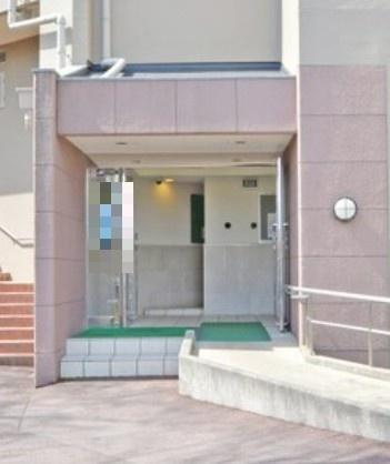 香里丘セントポリア　2号棟のエントランス|■物件内覧・資金計画相談・住宅ローン相談、リフォーム相談、お問合せ受付中■
※当日・翌日のご内覧、ご相談はお電話でのお問合せがスムーズです！