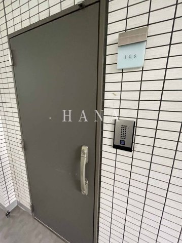 プライマル浦安の玄関