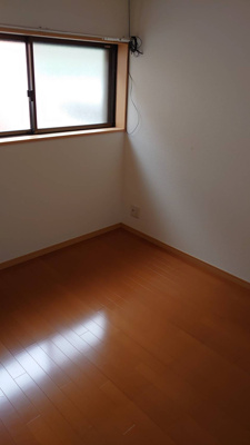 【洋室】 | 青山西２丁目戸建賃貸 | １階の洋室です　エアコン付きです