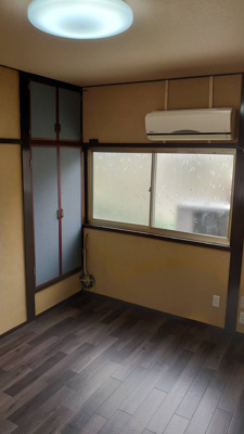 【洋室】 | 青山西２丁目戸建賃貸 | ２階西側の洋室　エアコン付きです