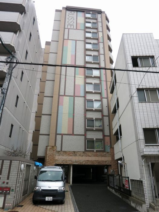 ルッシェ竹下駅前の外観