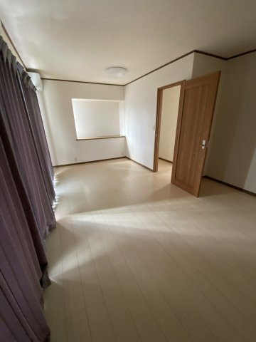 大内氷上戸建ての洋室