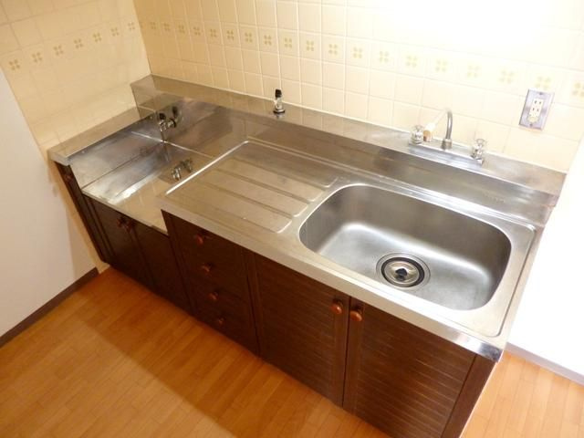 サンシティヒコタＢ－３のキッチン